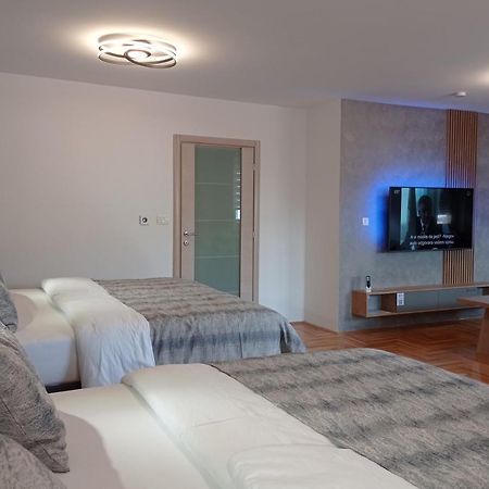 Apartments Hana City Center 리브노 외부 사진