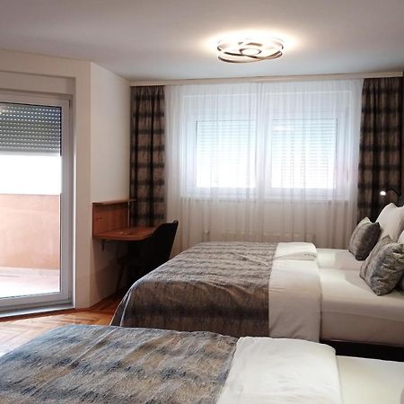Apartments Hana City Center 리브노 외부 사진