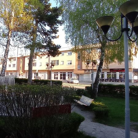 Apartments Hana City Center 리브노 외부 사진