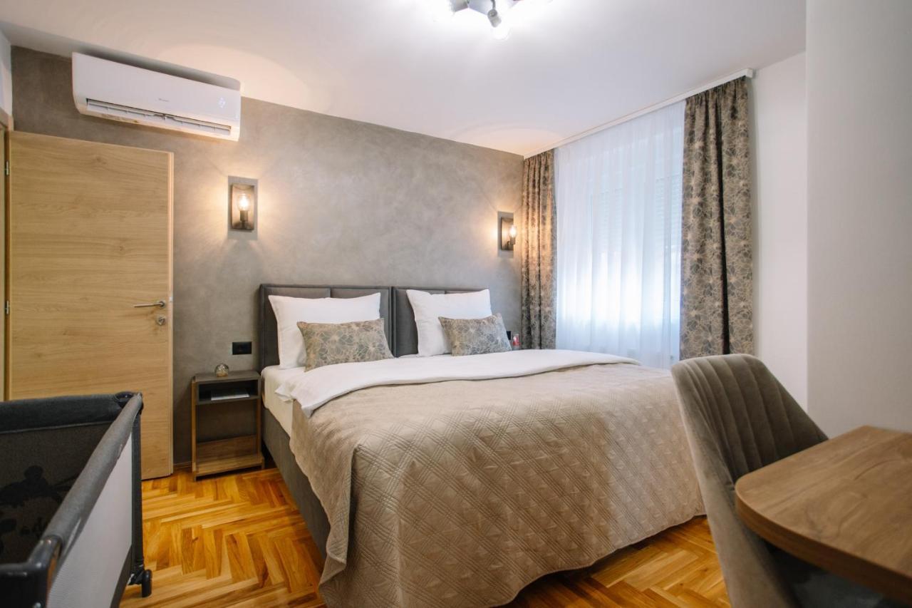 Apartments Hana City Center 리브노 외부 사진