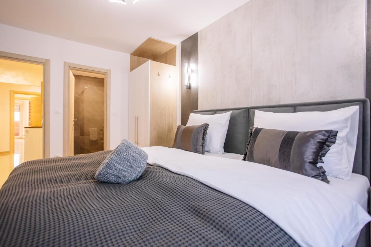 Apartments Hana City Center 리브노 외부 사진