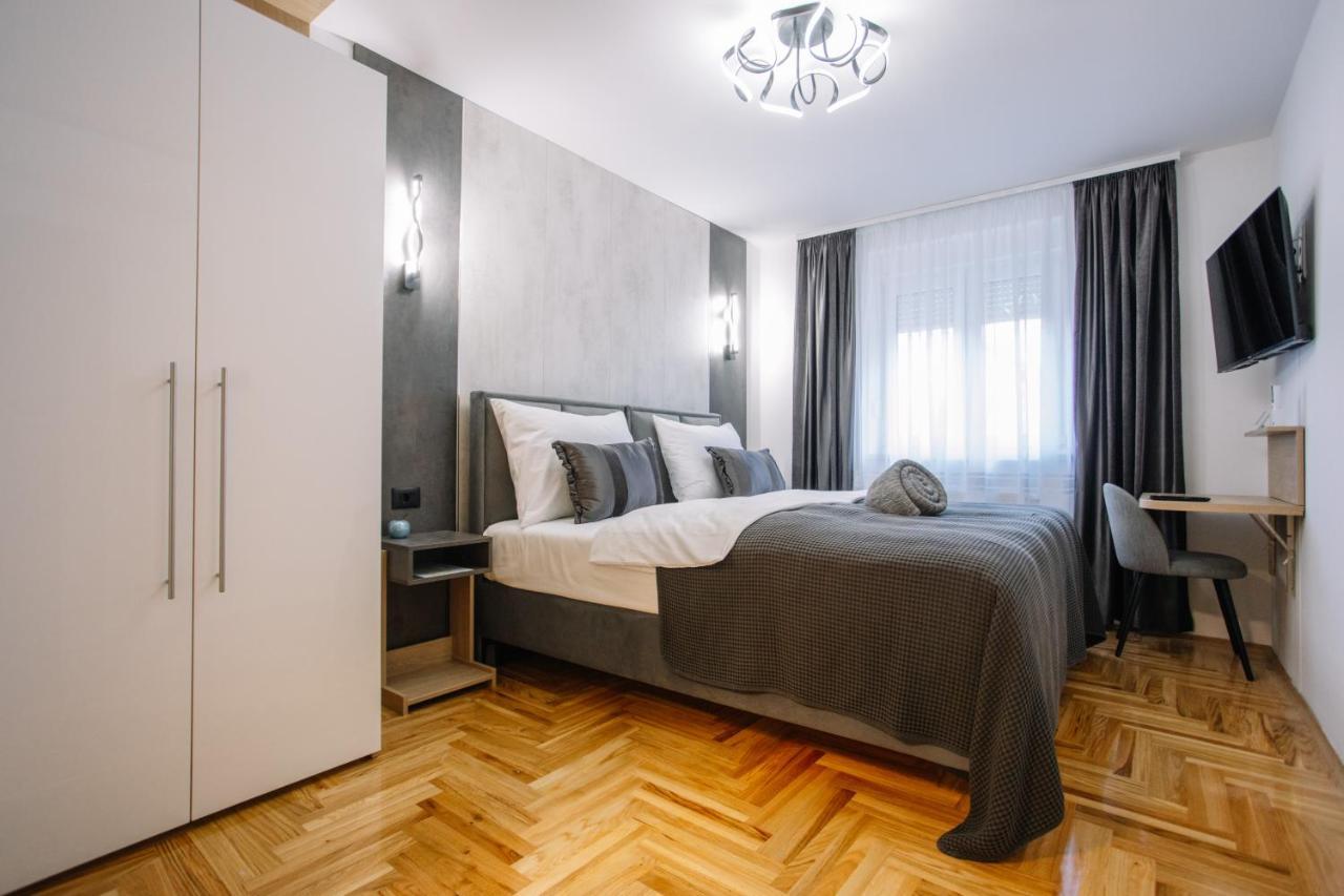 Apartments Hana City Center 리브노 외부 사진