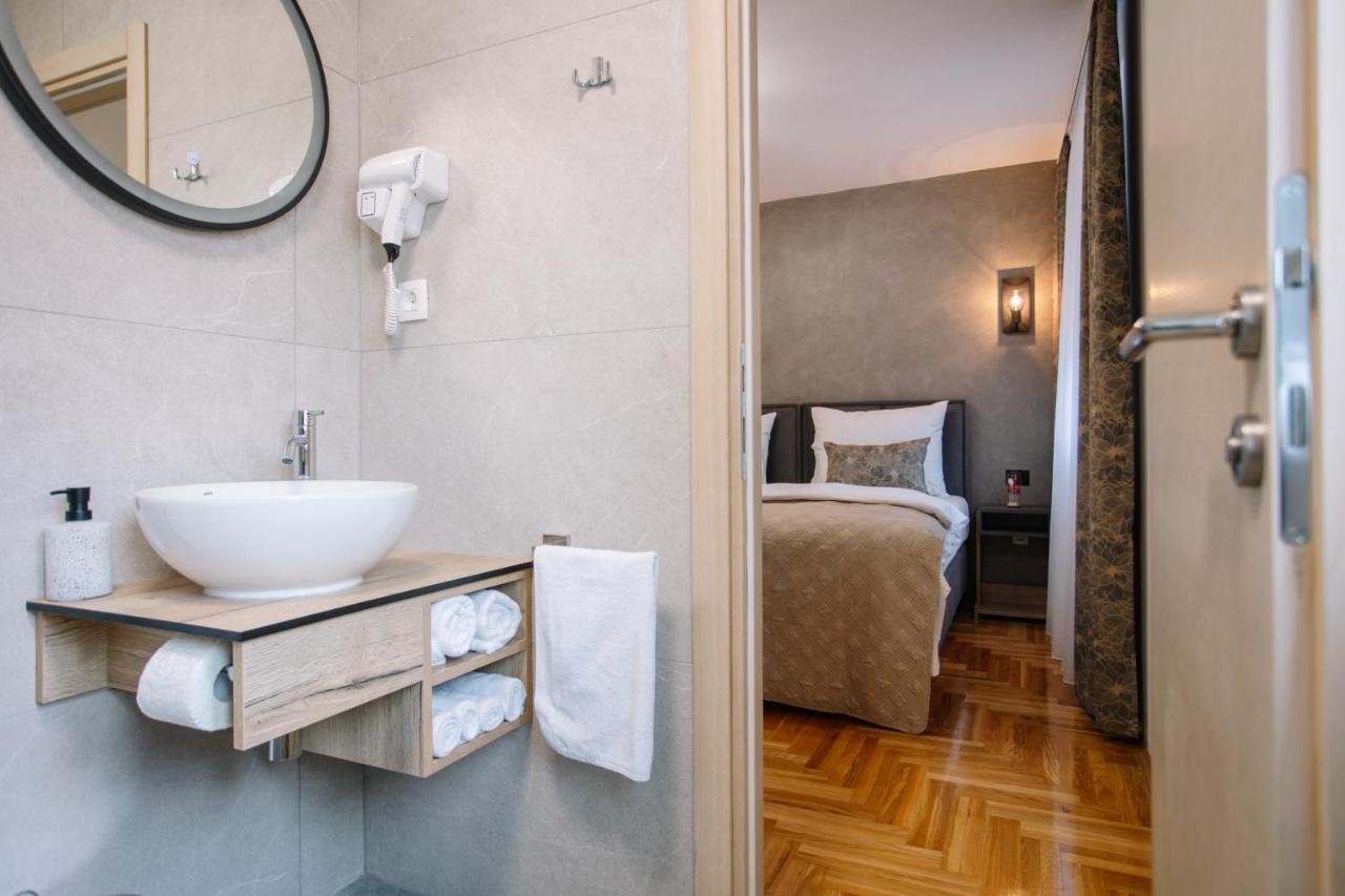 Apartments Hana City Center 리브노 외부 사진
