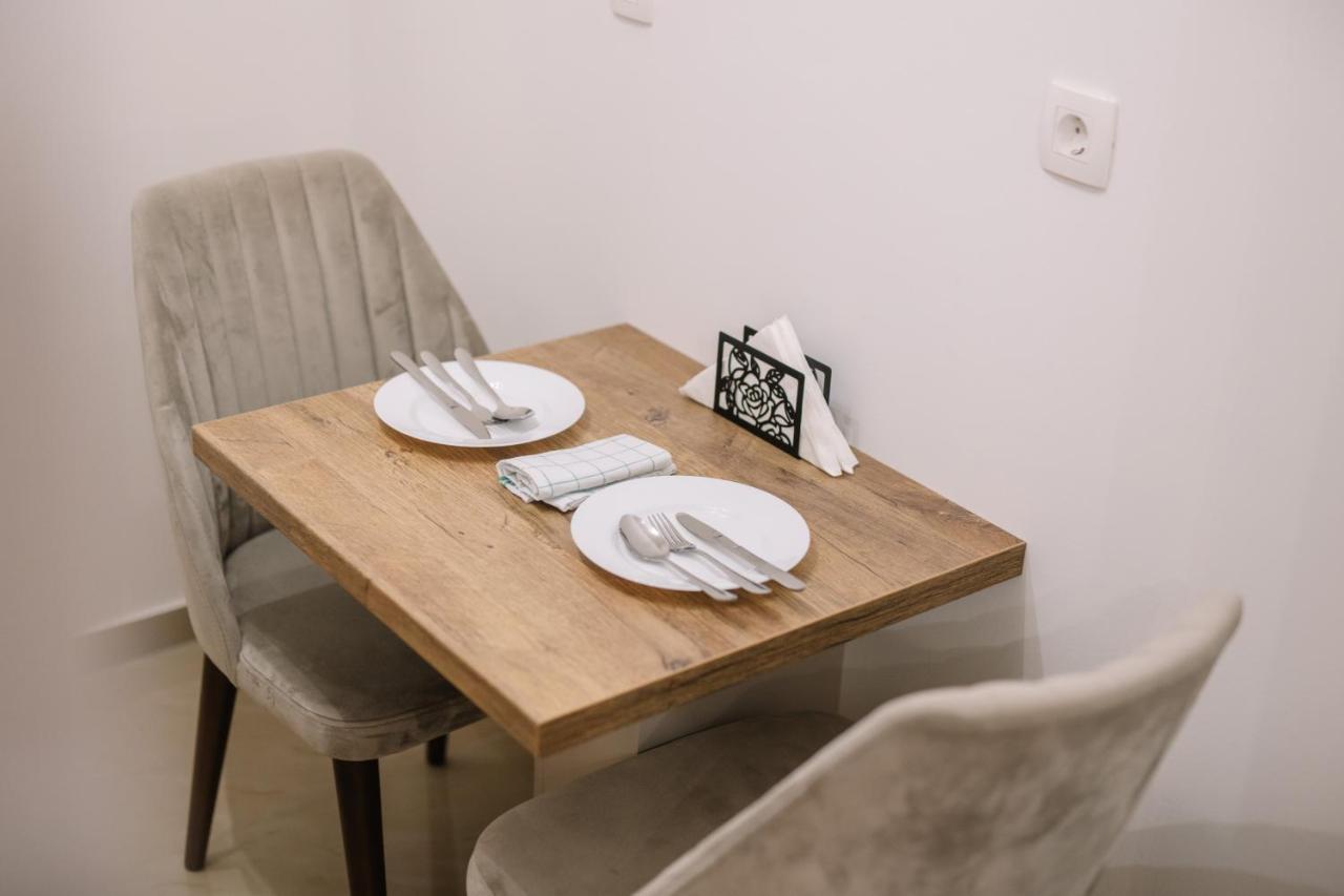 Apartments Hana City Center 리브노 외부 사진