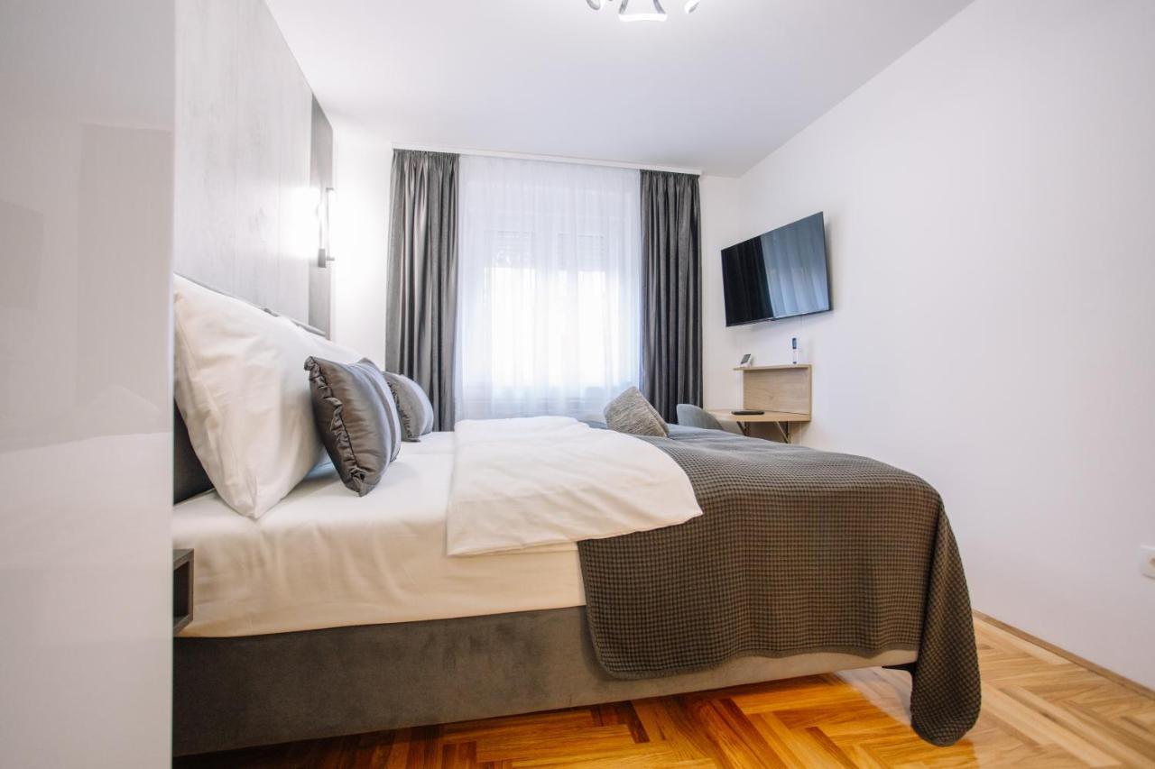 Apartments Hana City Center 리브노 외부 사진