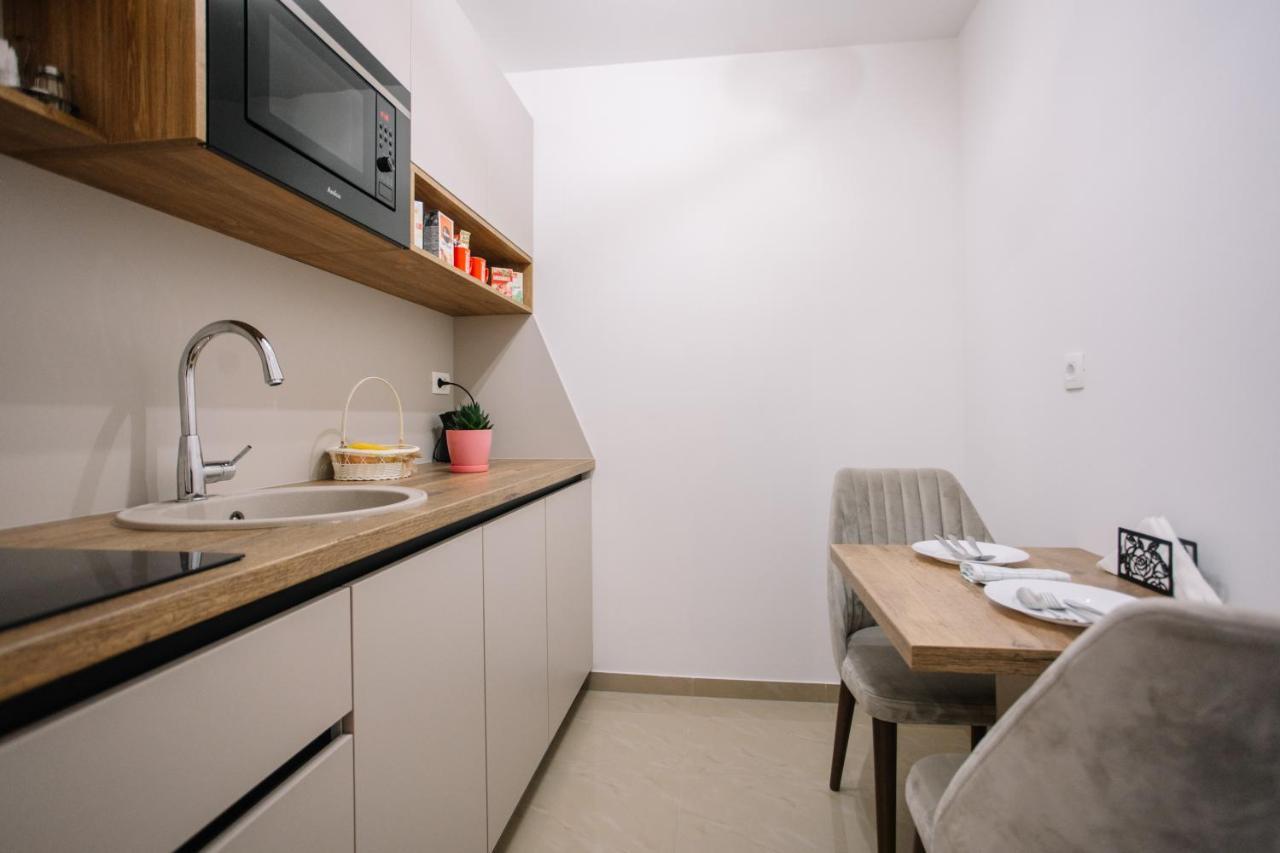 Apartments Hana City Center 리브노 외부 사진