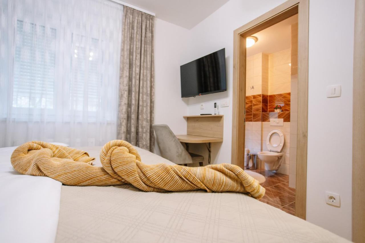 Apartments Hana City Center 리브노 외부 사진