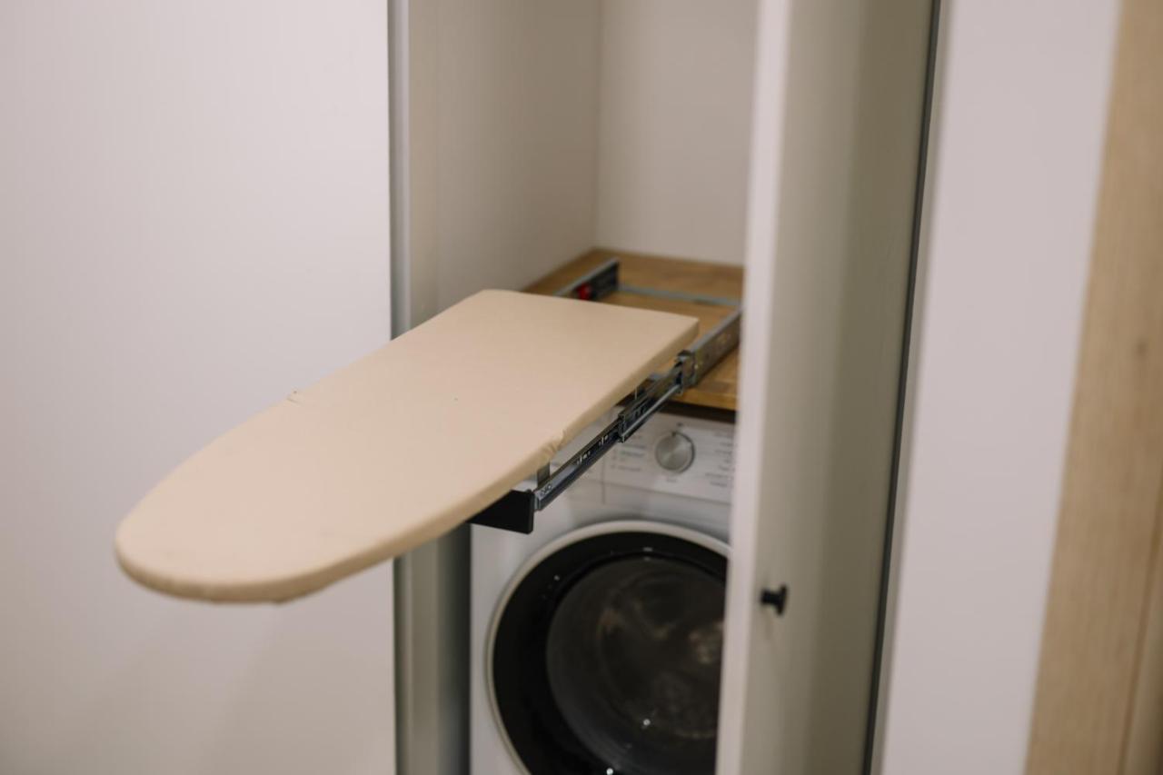 Apartments Hana City Center 리브노 외부 사진