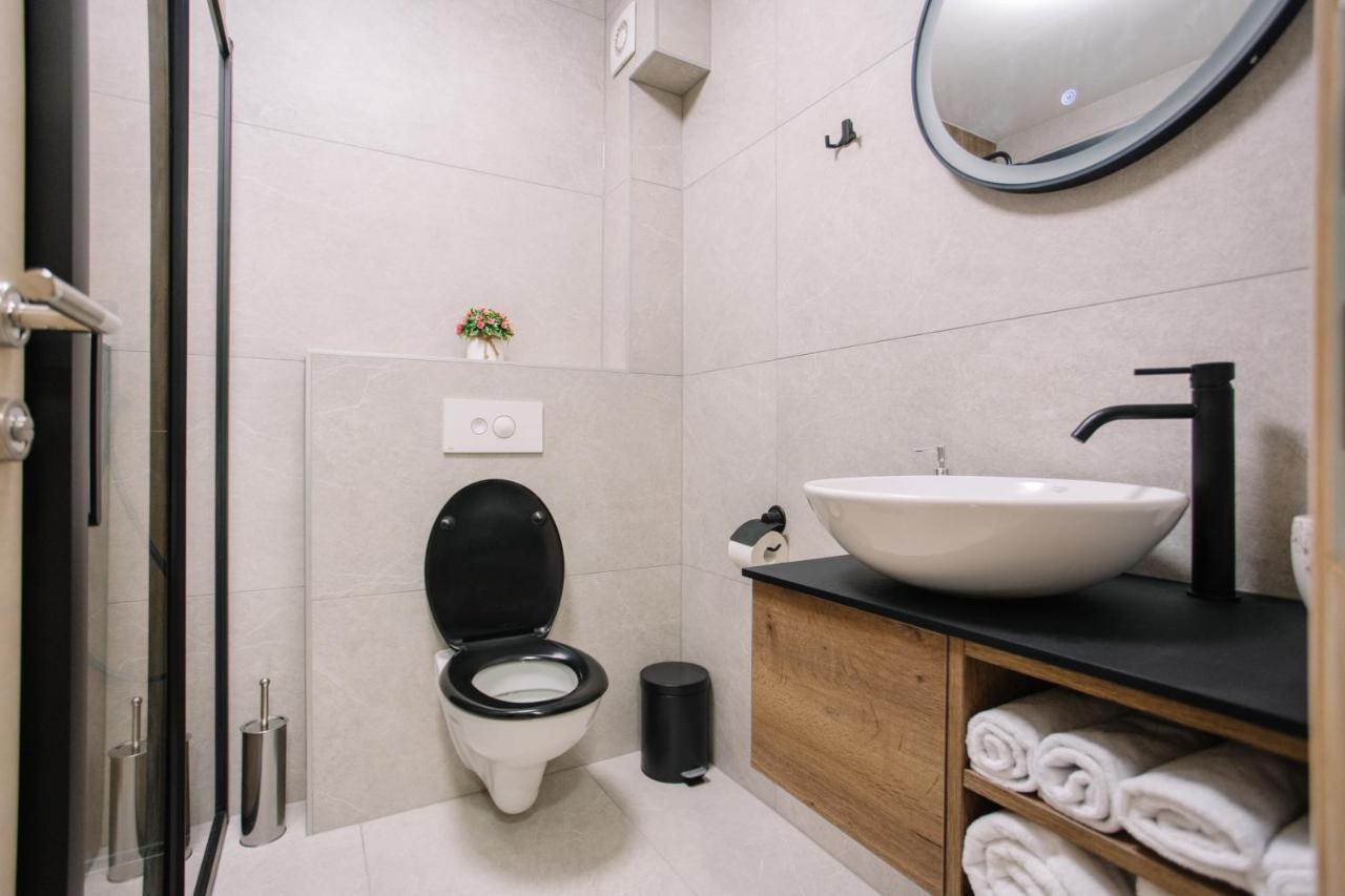 Apartments Hana City Center 리브노 외부 사진