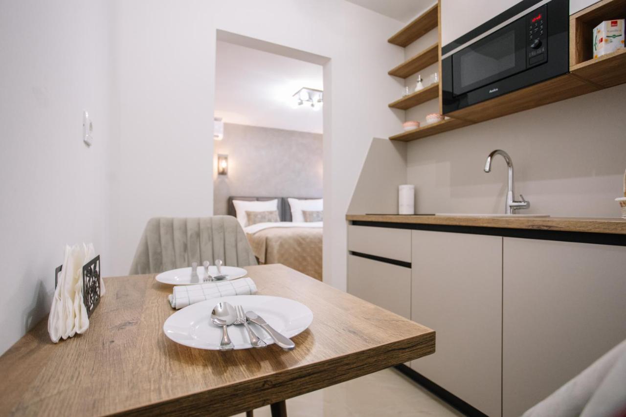 Apartments Hana City Center 리브노 외부 사진