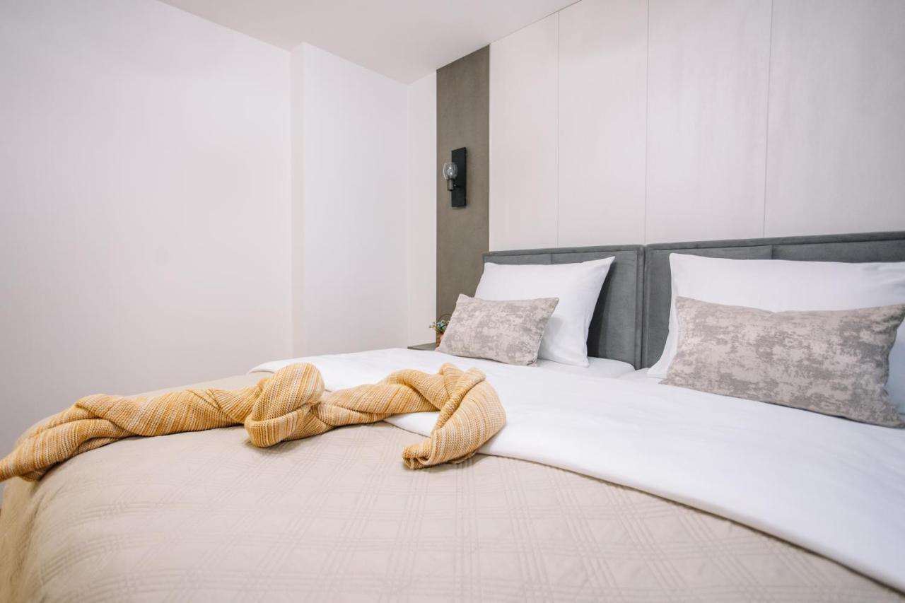 Apartments Hana City Center 리브노 외부 사진