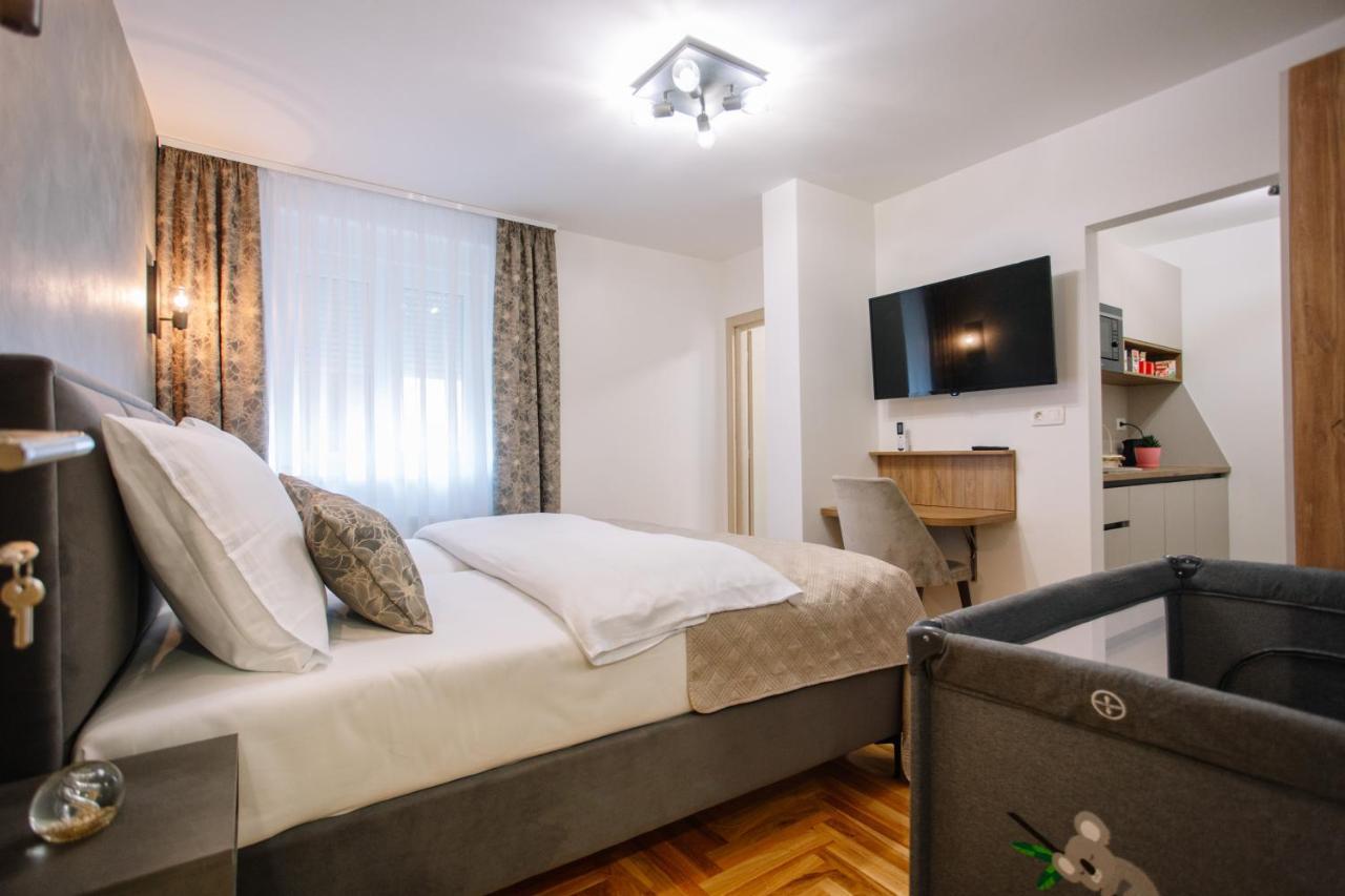 Apartments Hana City Center 리브노 외부 사진