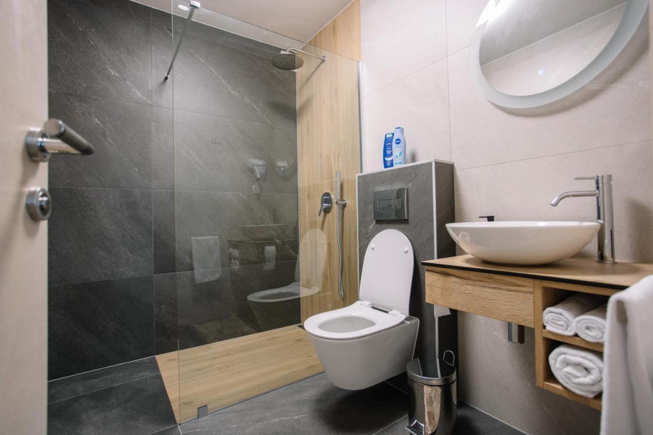 Apartments Hana City Center 리브노 외부 사진