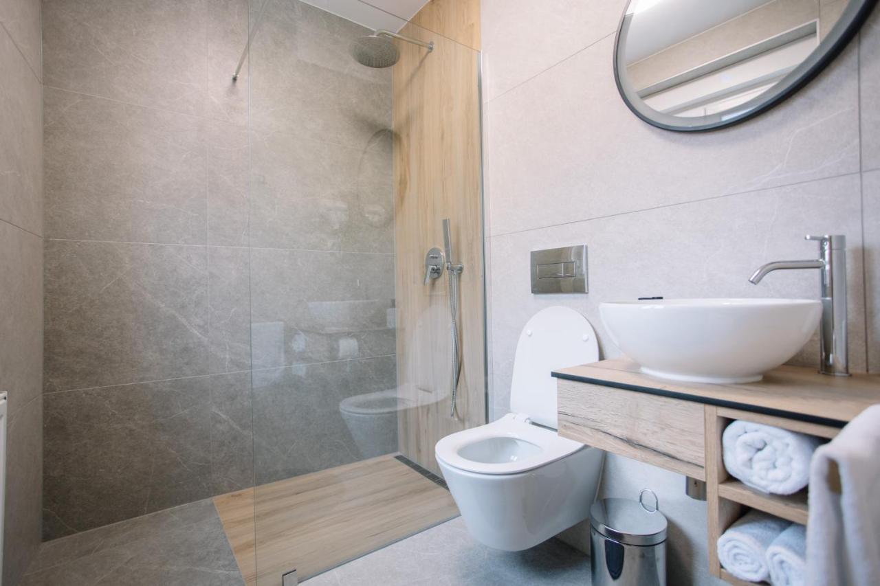 Apartments Hana City Center 리브노 외부 사진