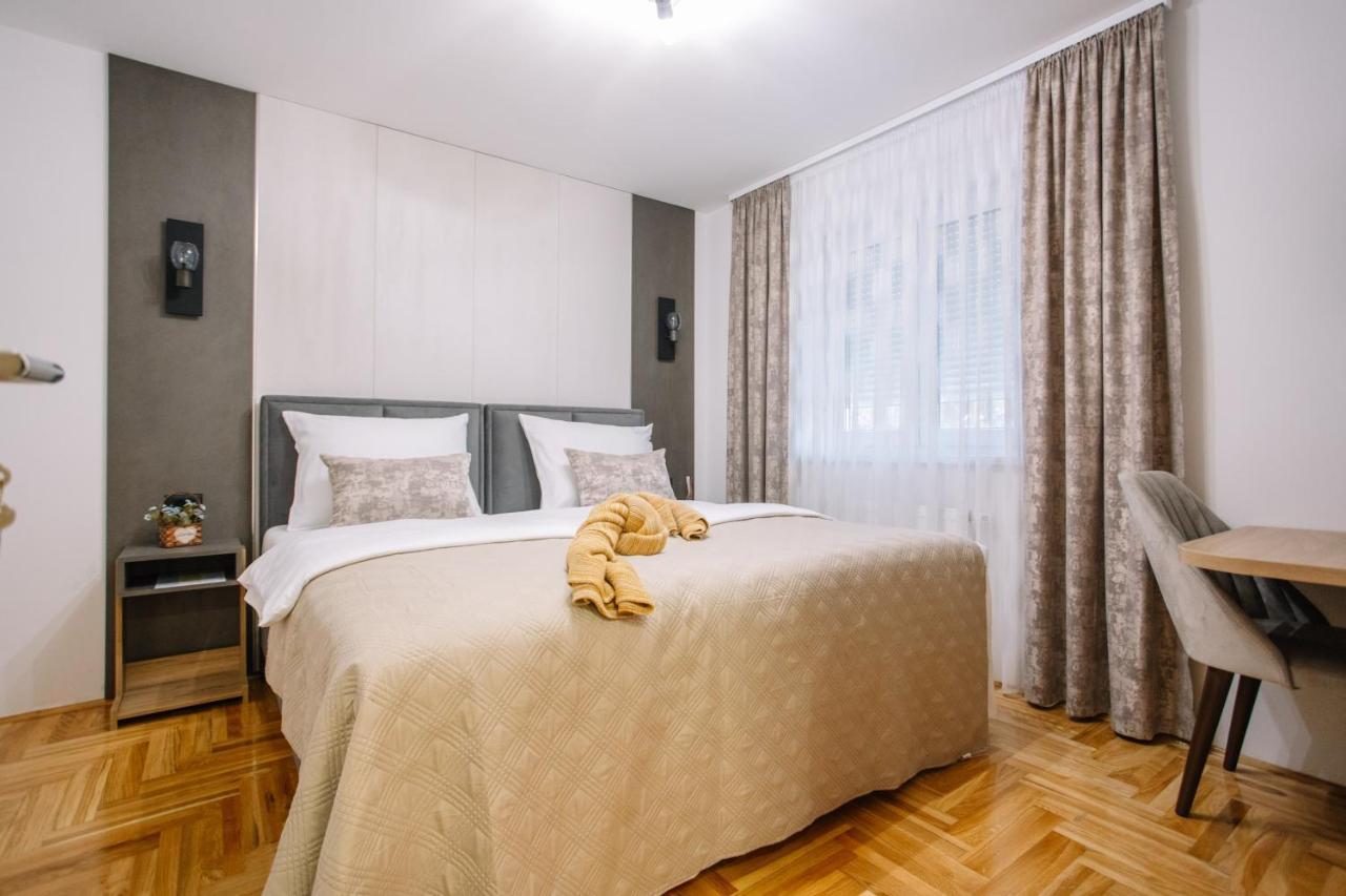 Apartments Hana City Center 리브노 외부 사진