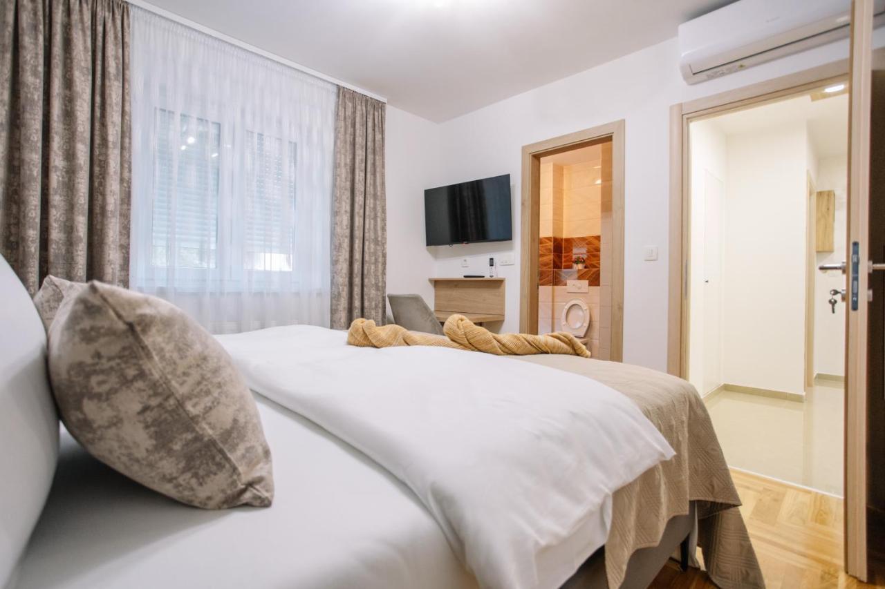 Apartments Hana City Center 리브노 외부 사진