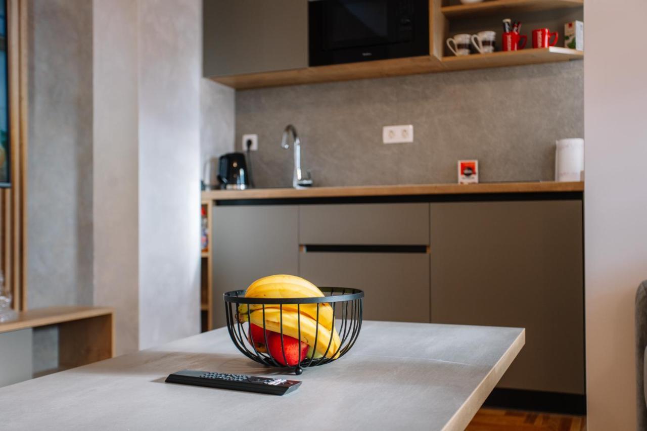 Apartments Hana City Center 리브노 외부 사진