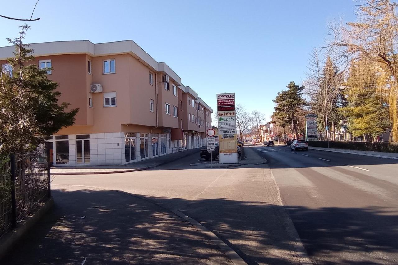 Apartments Hana City Center 리브노 외부 사진