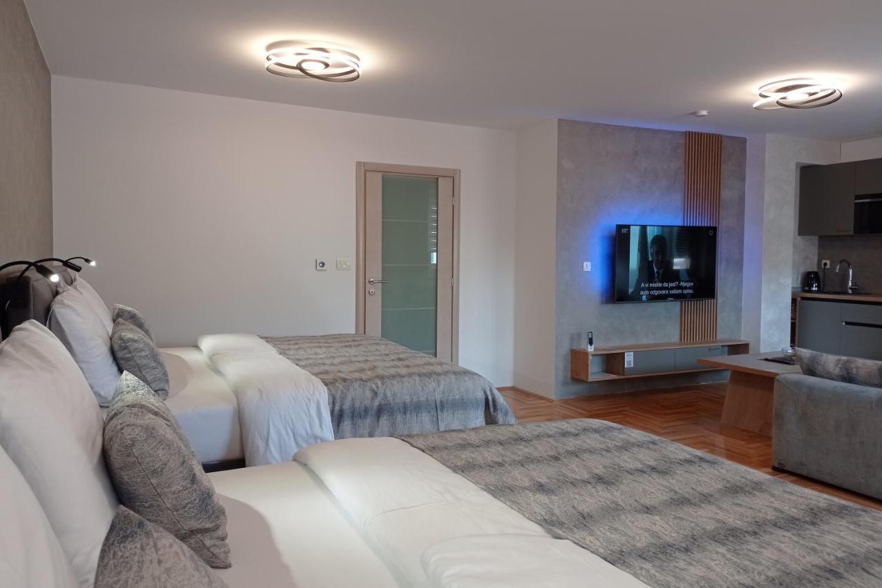 Apartments Hana City Center 리브노 외부 사진