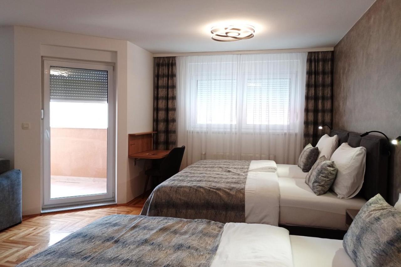 Apartments Hana City Center 리브노 외부 사진