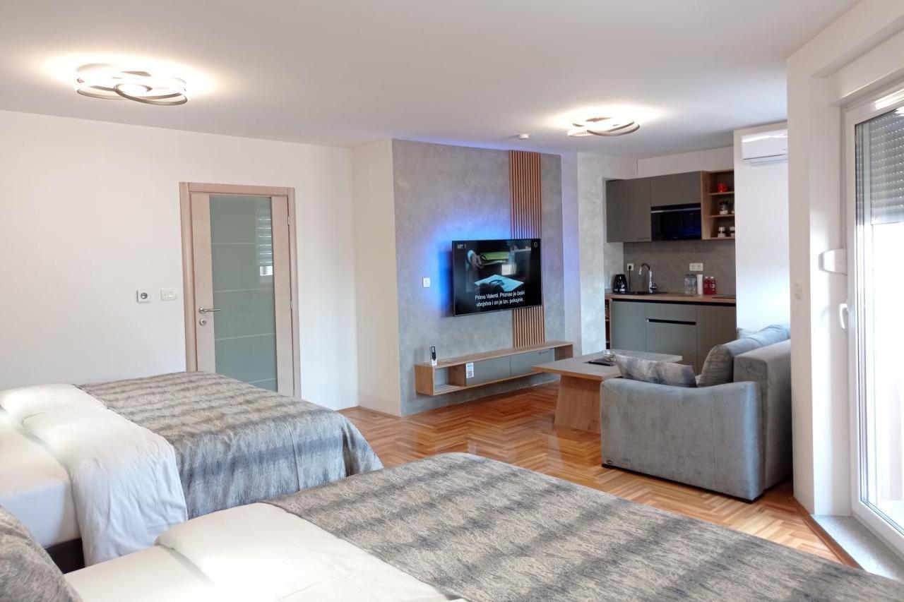 Apartments Hana City Center 리브노 외부 사진