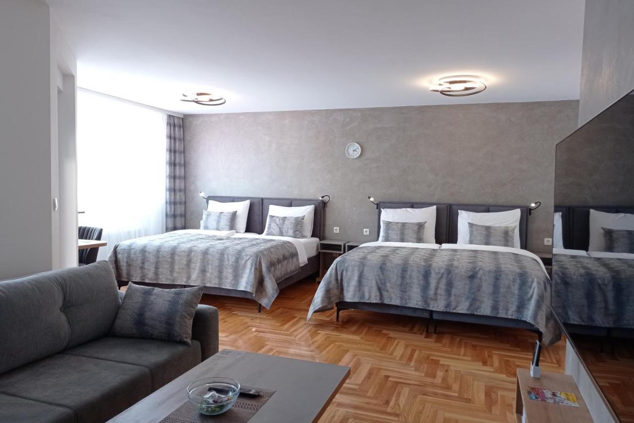Apartments Hana City Center 리브노 외부 사진